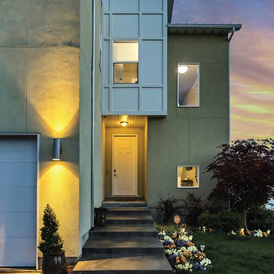 Pathway vs. Spotlights: What’s Best for Your Landscape Lighting Plan