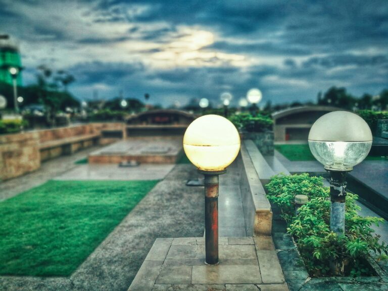 10 Outdoor Lighting Ideas to Boost Your Curb Appeal Instantly